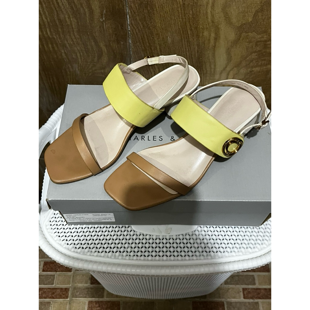 [Preloved] Sandal Wanita | Heels Wanita | Open Toe | Back Strap - Multi