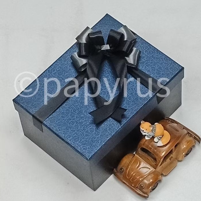 

PAPYRUS Kombinasi 15x20 Tinggi 10cm Kotak Kado Gift Box Hadiah V2