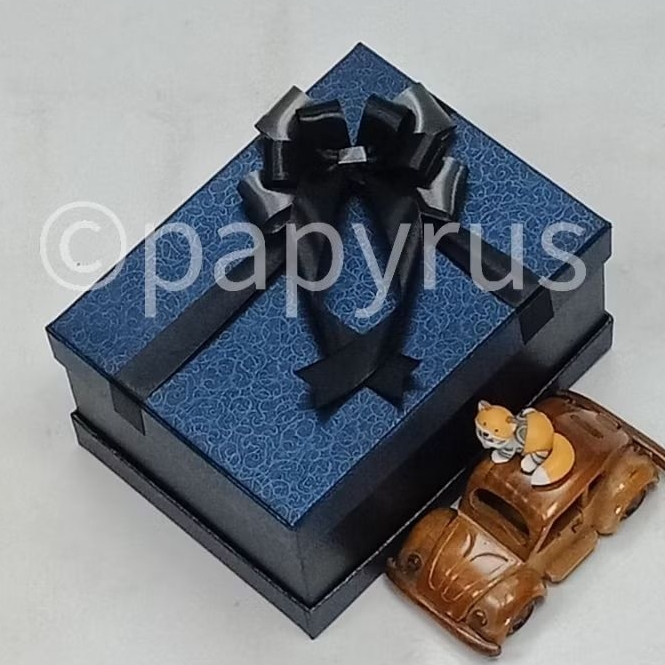 

PAPYRUS Sandwich 15x20 Tinggi 10cm Kotak Kado Gift Box Hadiah V2