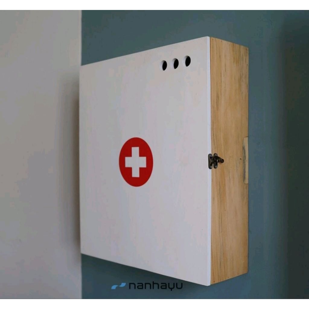 Box kotak obat p3k penyimpan alat medis 25 x 30 x 10 cm