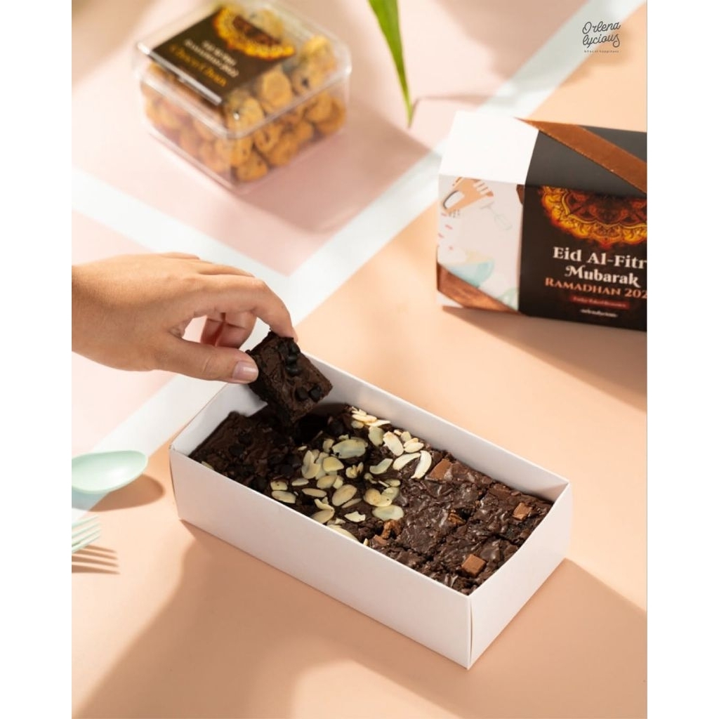 

BROWNIES HALFSIZE. BROWNIES ORLENALYCIOUS. OLEH OLEH BALI