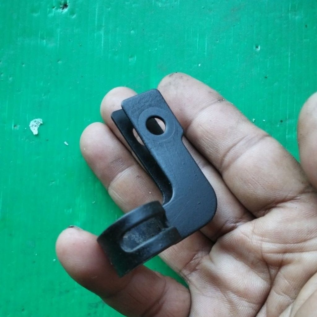 PANGKON BREKET KABEL SELANG REM DEPAN HONDA VARIO 110 BEAT SCOOPY