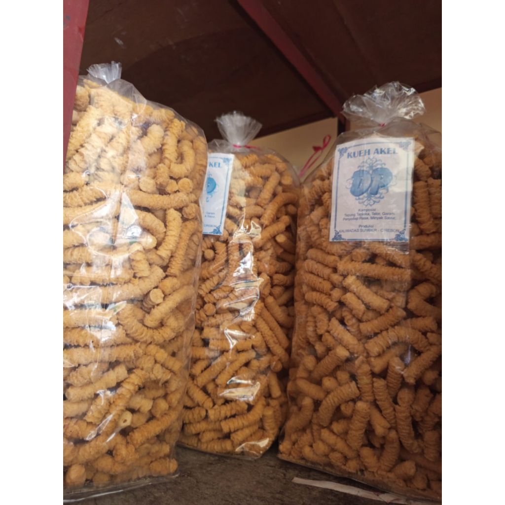 

Kue Akar Kelapa / Akar Kelapa Rasa Gurih Renyah 1Kg