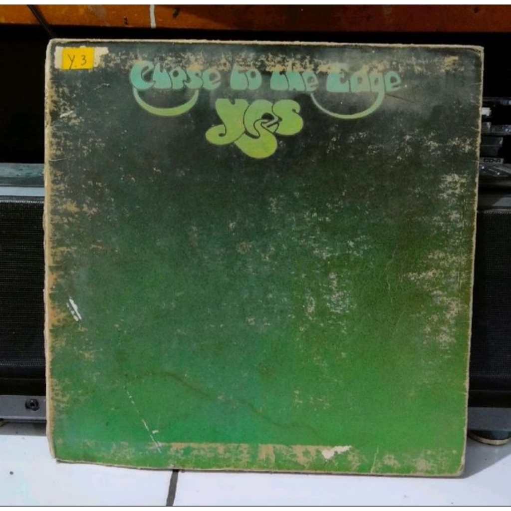 VINYL PIRINGAN HITAM 12 YESS- CLOSE TO THE EDGE