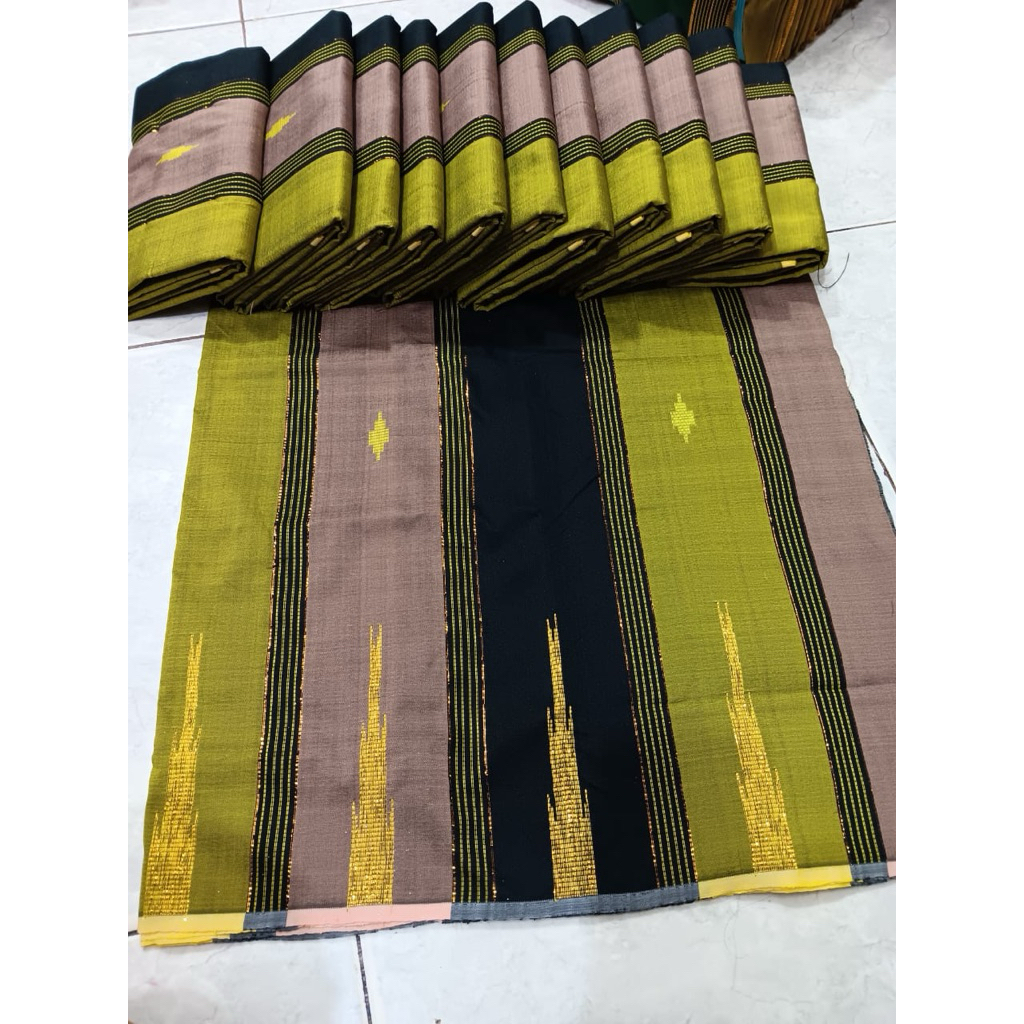 Lipa Sabbe Kain Sarung Sutera Tenun Bugis Sengkang