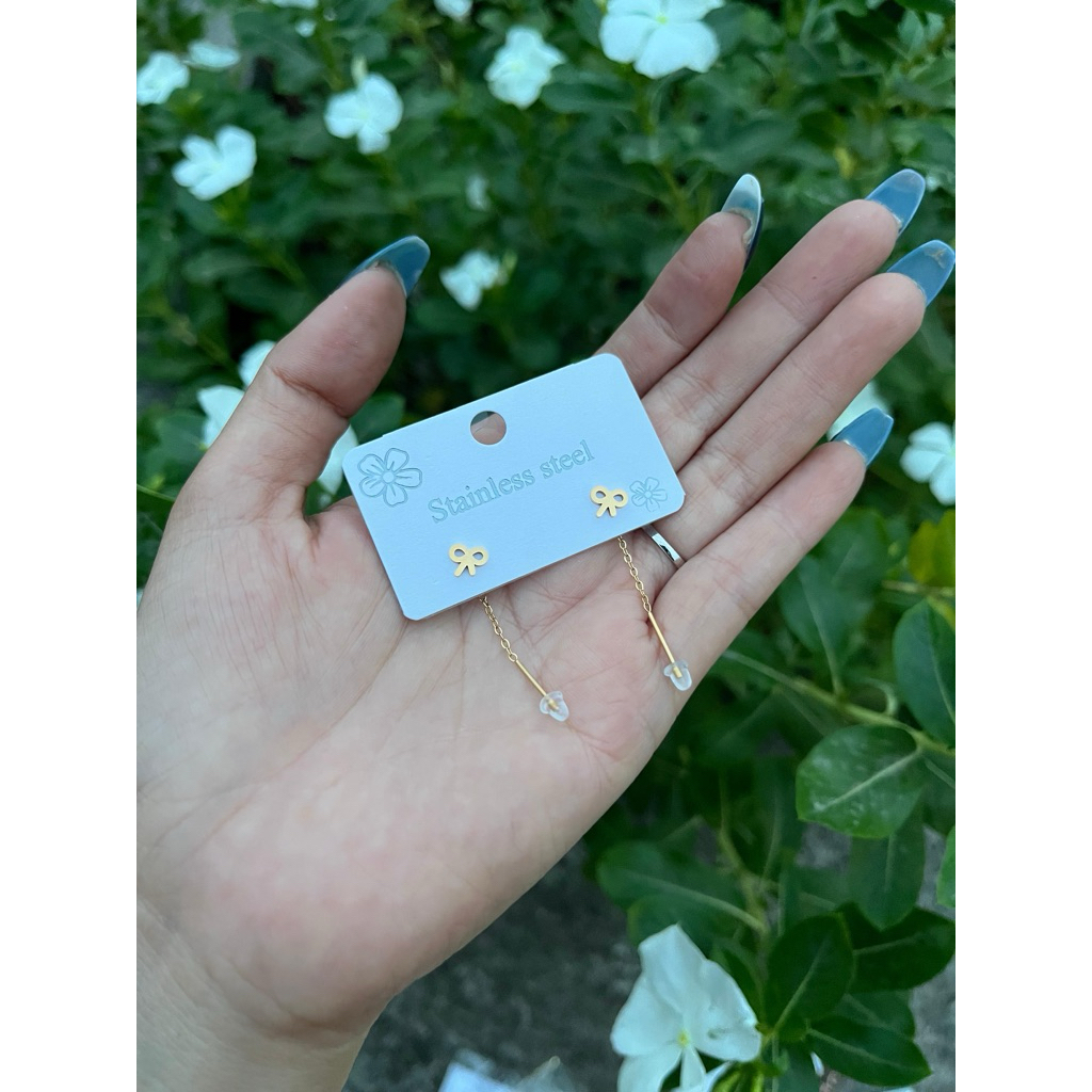 anting tusuk panjang pita
