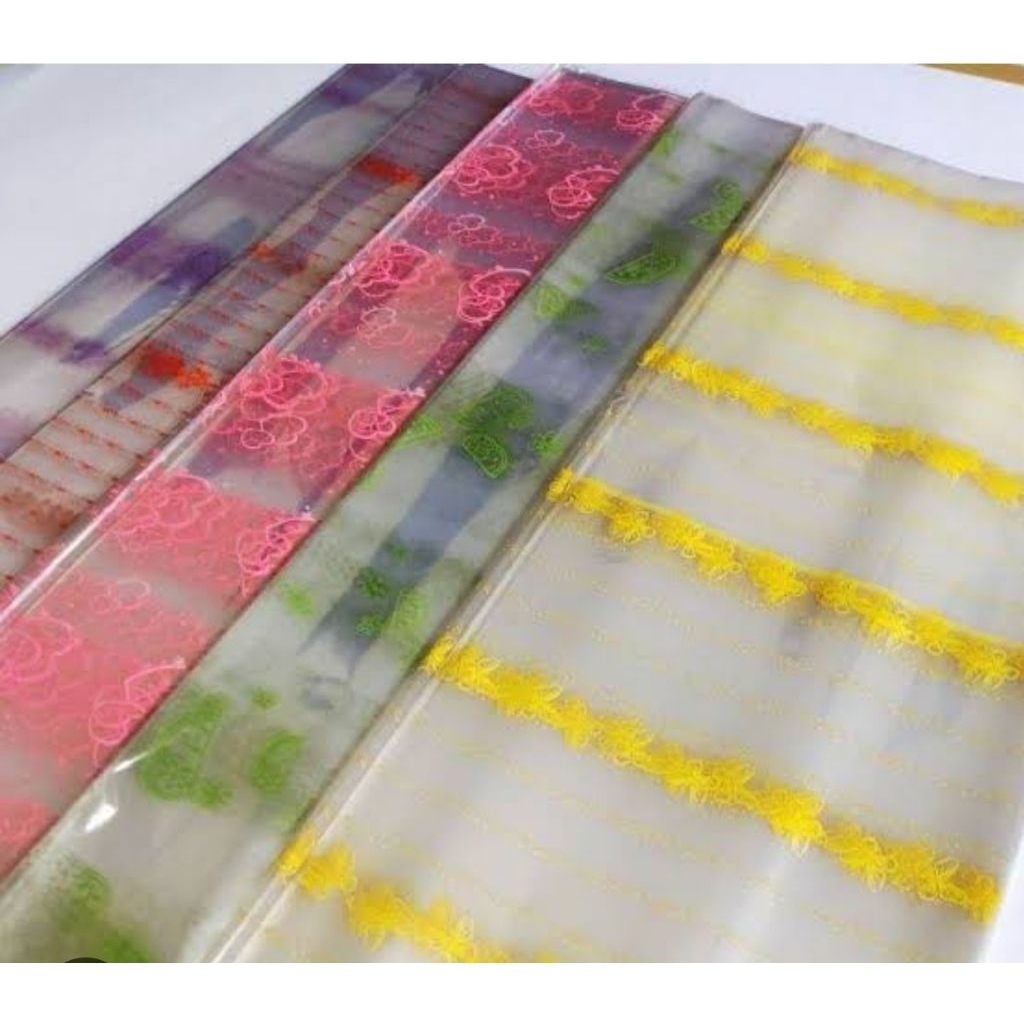 

Kertas kado kaca 1 pak isi 250