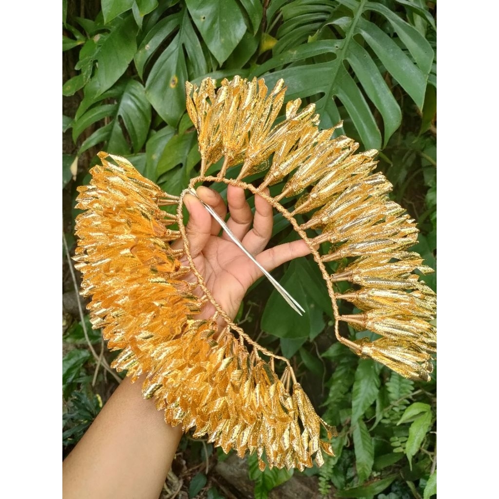 Bunga Sandat samping Payas Agung