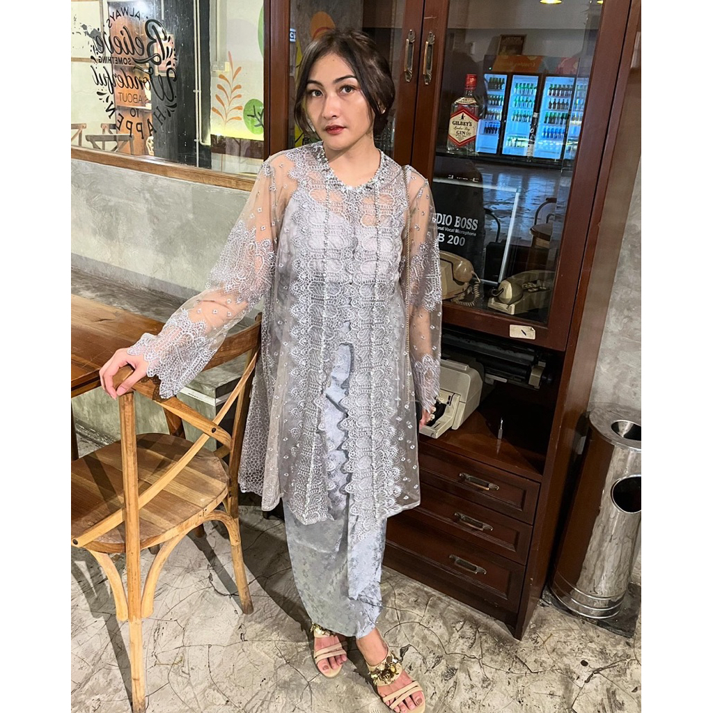 Kebaya Sekar (Sudah include Rok) Hanya SEWA