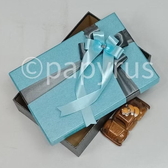 

PAPYRUS Kombinasi 20x30 Tinggi 5cm Kotak Kado Gift Box Hadiah V3