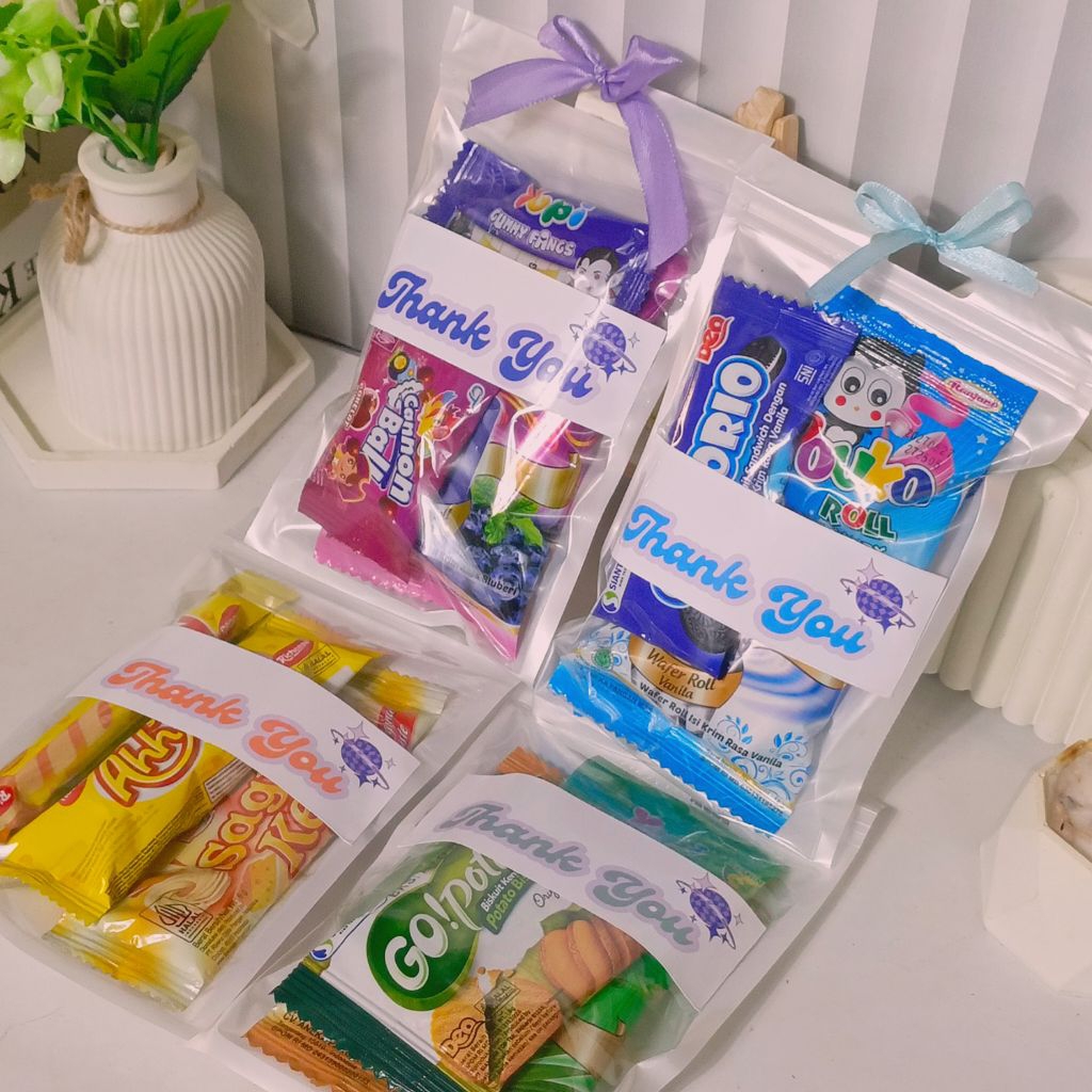

Paket Snack MINI ( isi 3 snack) Mini Snack gift + Plastik pack, sticker ucapan dan hiasan Pita
