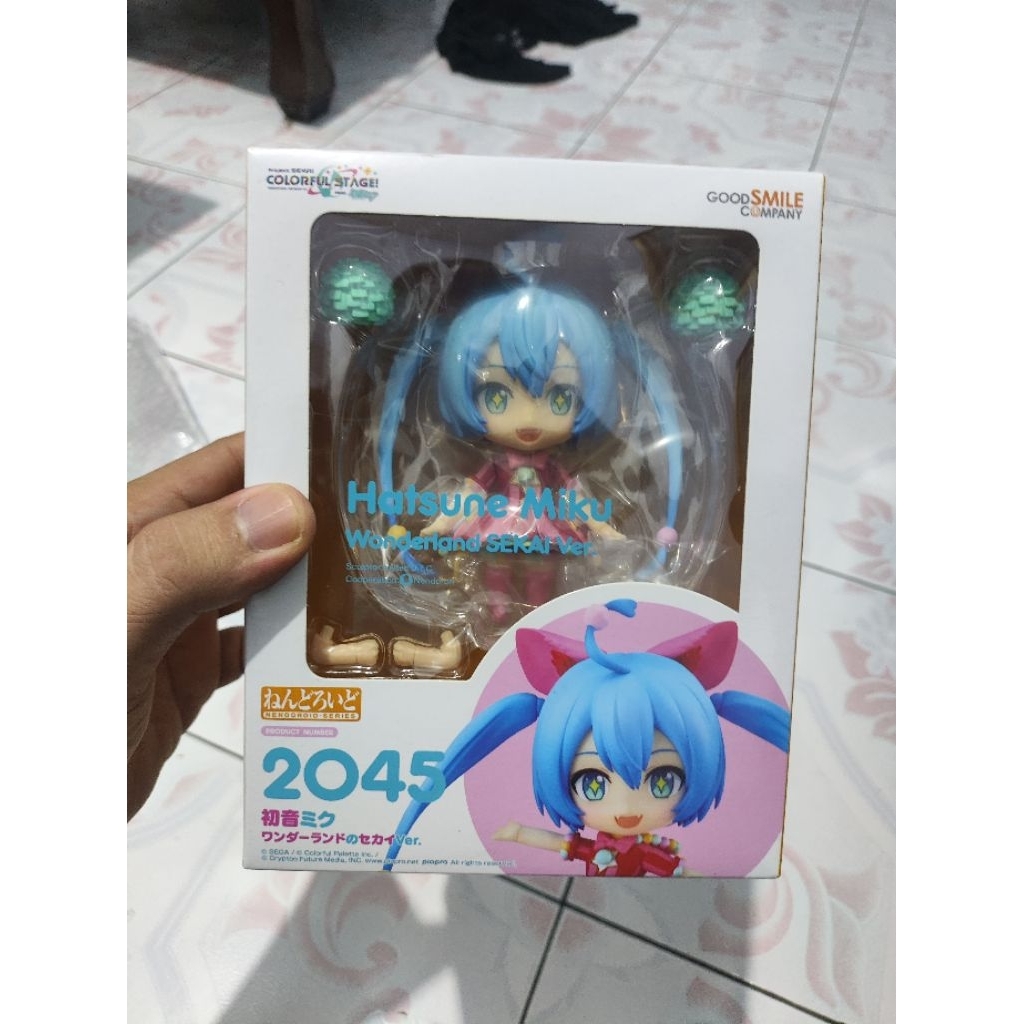 Nendoroid 2045 Hatsune Miku Wonderland Sekai Version ori Wonder land