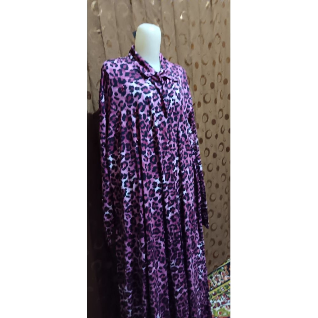 gamis set outer beludru leopard maroon ori