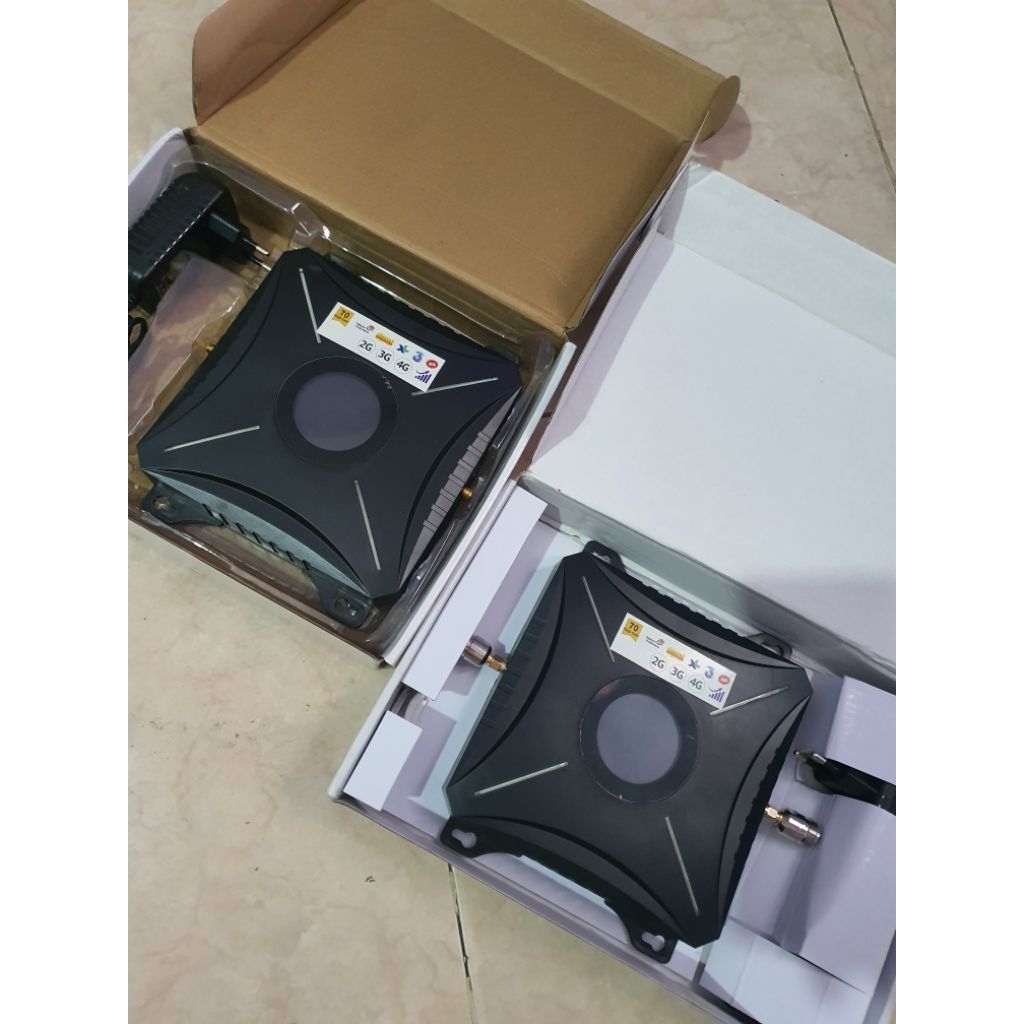 repeater penguat sinyal tripleband