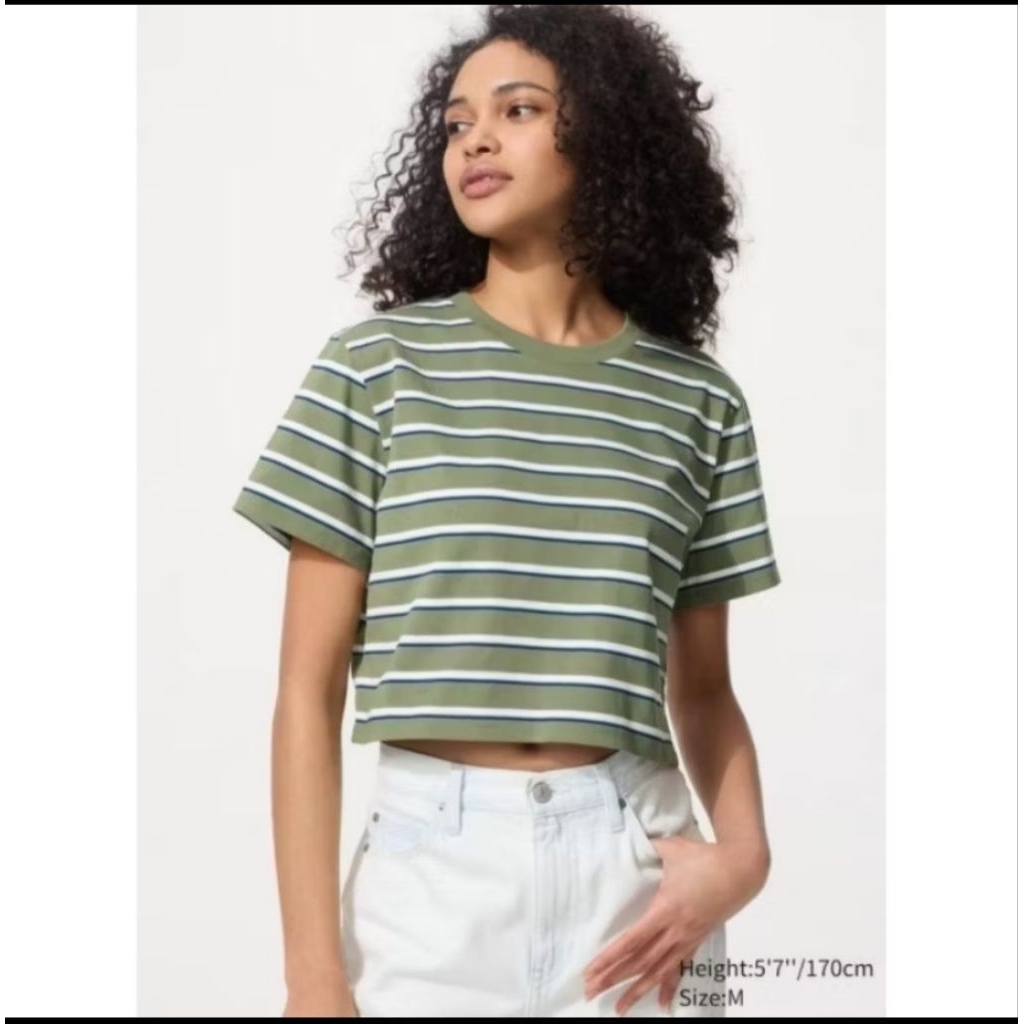 Kaos wanita crop Uniqlo warna hijau army size M