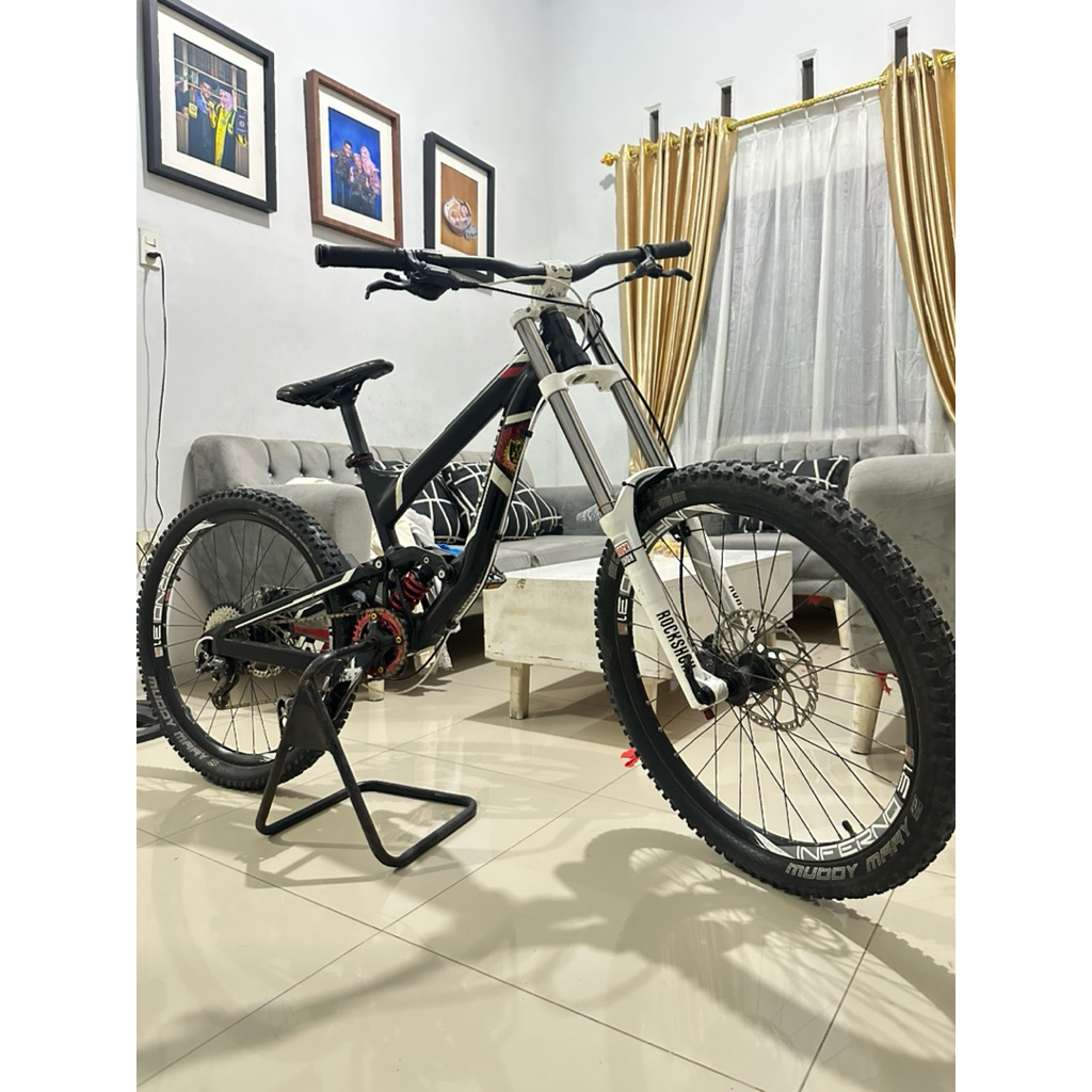 Sepeda MTB Downhill Polygon Collosus DH 1