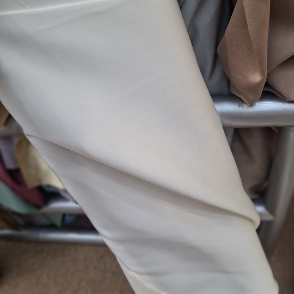 Satin Queen Victory Ivory