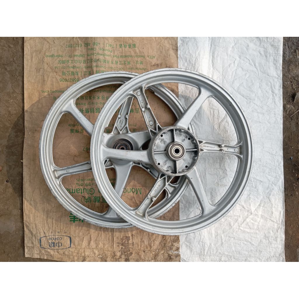 velg depan belakang yamaha Jupiter cw tahun 2005 palang 6 original