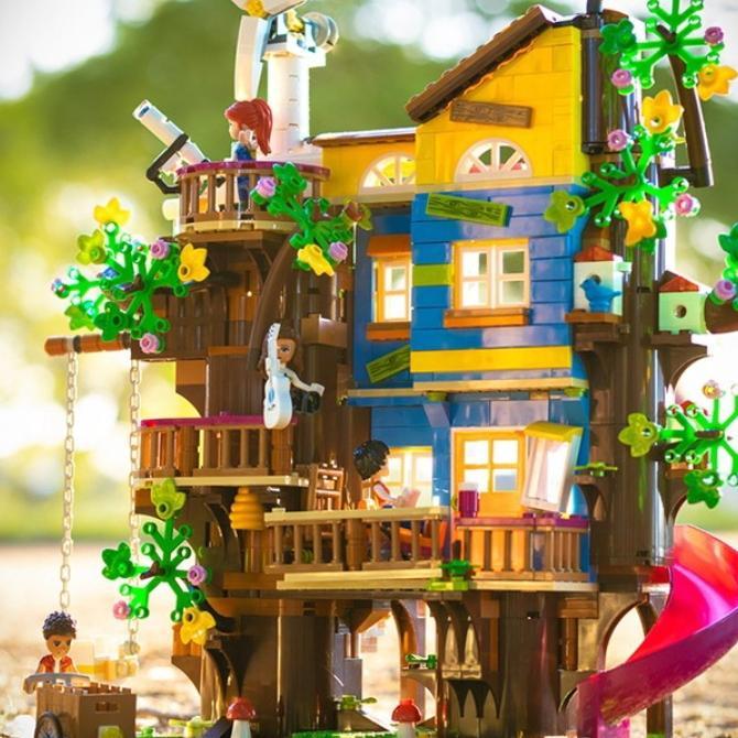 Lego rumah pohon persahabatan
