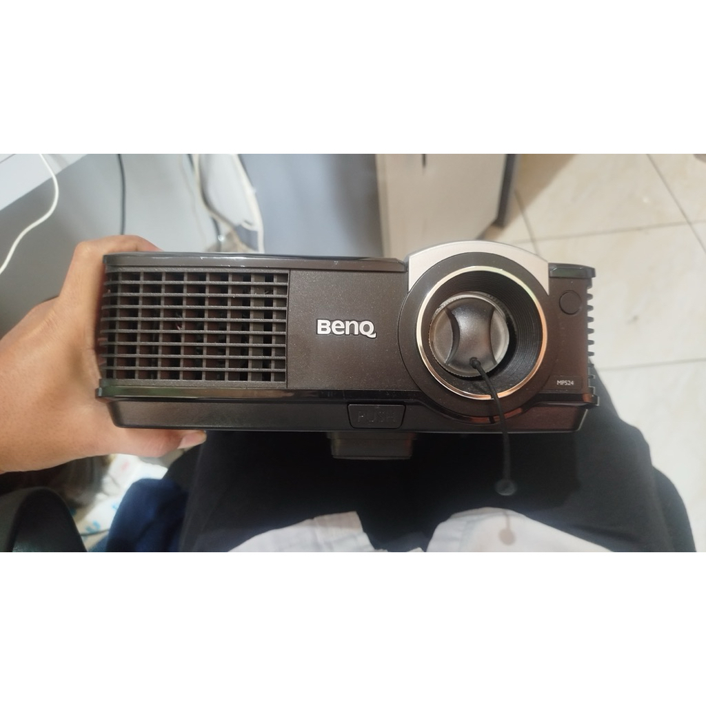 Proyektor BenQ Mp524 bekas