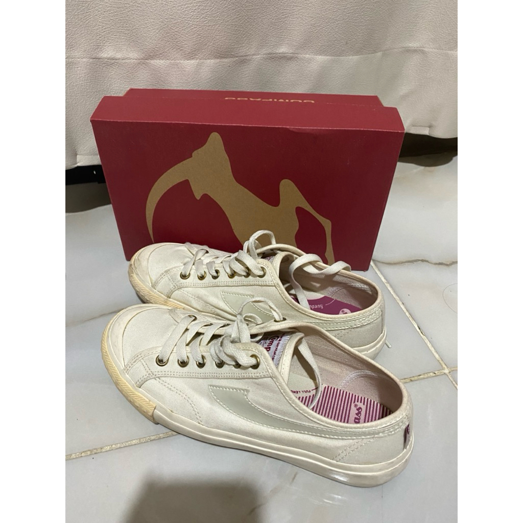 Preloved Sepatu Compass Gazelle Low Cream Ori