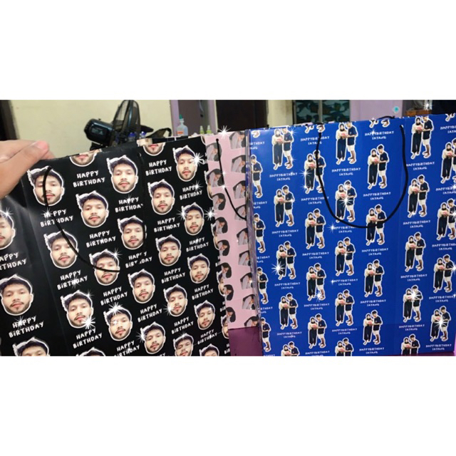 

Papperbag custom wajah/ paperbag/ paper bag kado free edit (baca deskripsi)