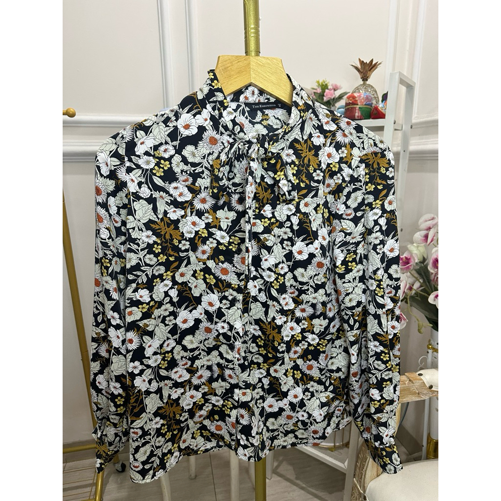 Preloved blouse the executive