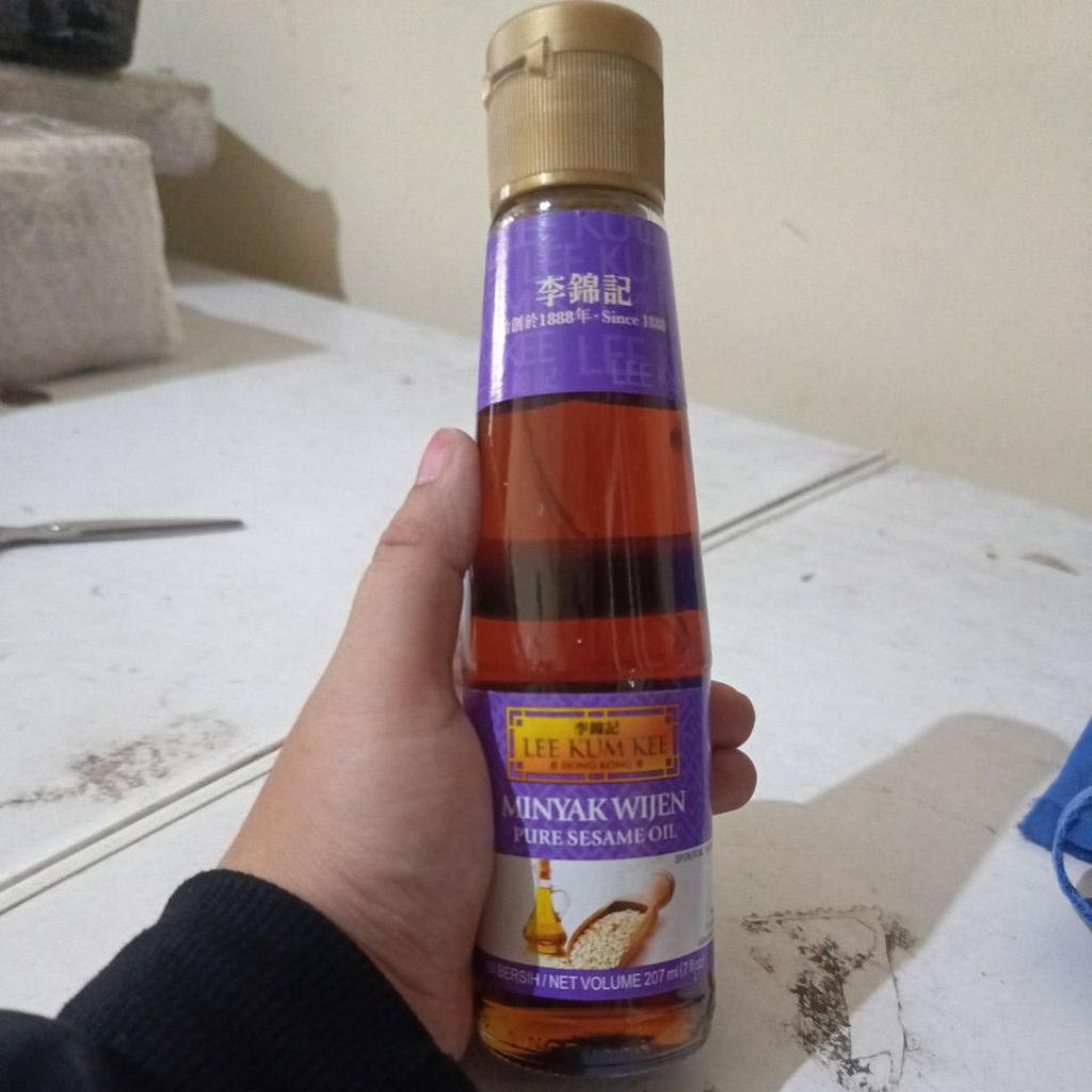 

Minyak Wijen Lee Kum Kee 207 ML