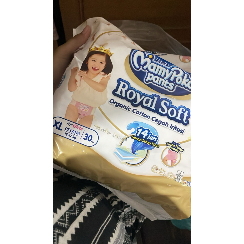 Pampers MamyPoko girls XL