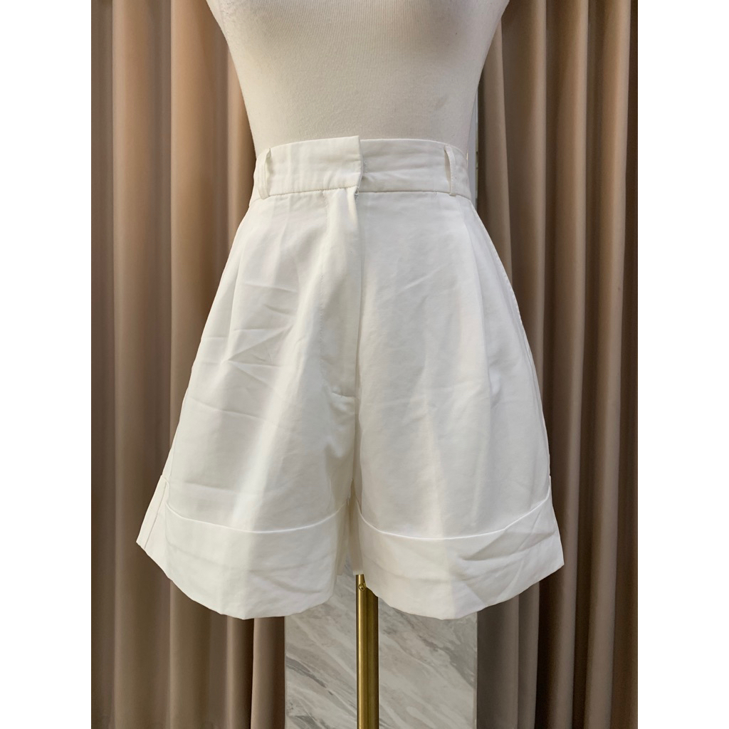 Preloved second celana pendek DAPHNE