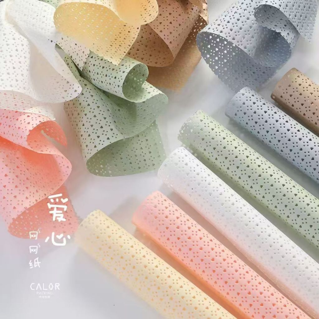 

(5Lembar) Kertas Bunga Buket Rongga Bentuk Hati Love / Heart Hollow Wrapping Paper Cellophane Bungkus Kado