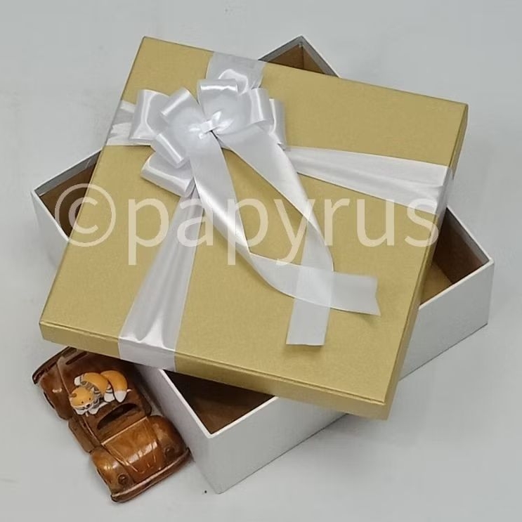 

PAPYRUS Kombinasi 25x25 Tinggi 8cm Kotak Kado Gift Box Hadiah V2