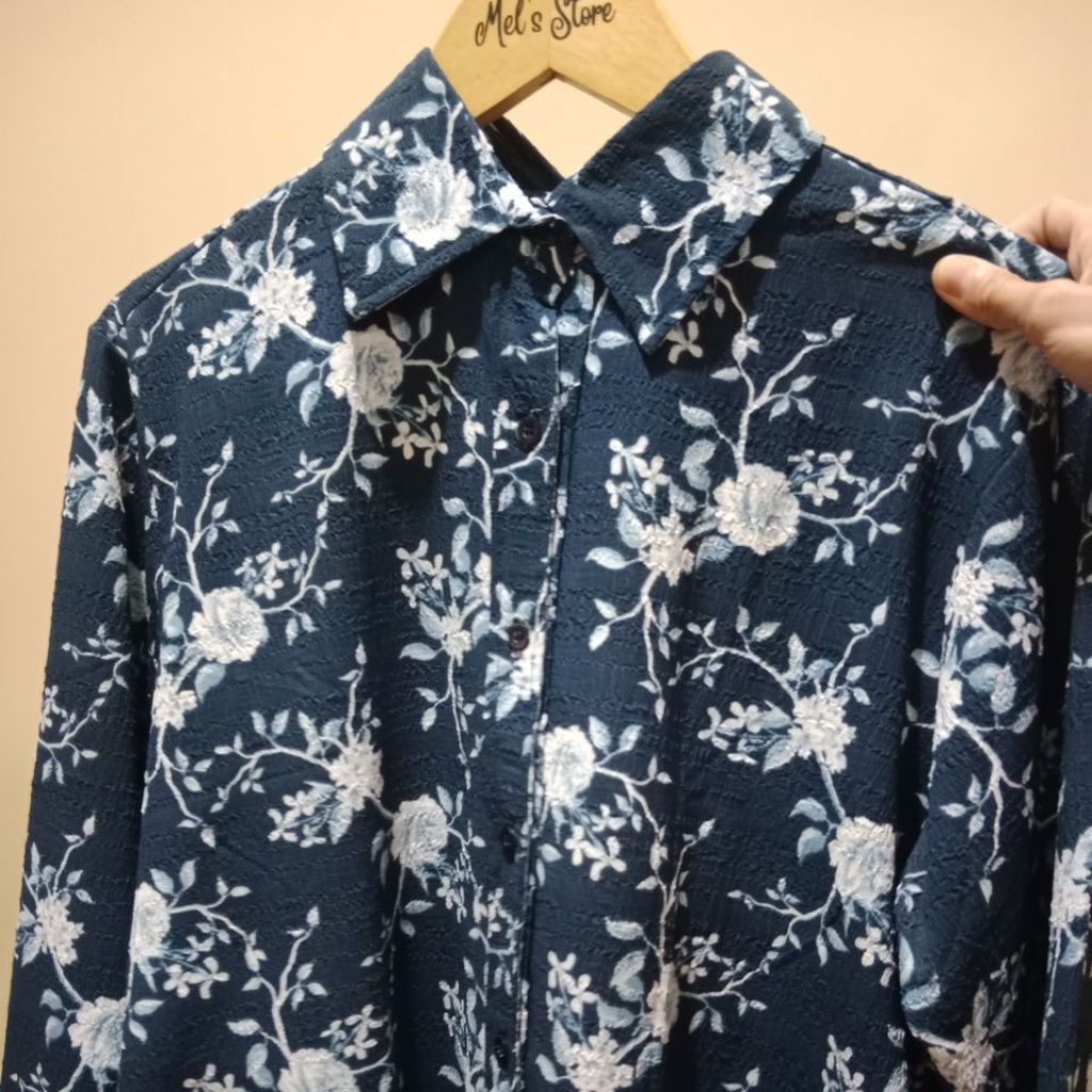 blouse crinkle motif timbul navy