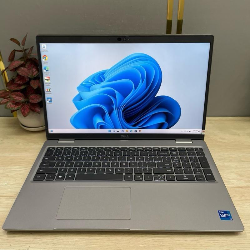 DELL Latitude 5520 Core i7 1185G7 RAM 16GB NVME 256GB Layar 15 Inch  D