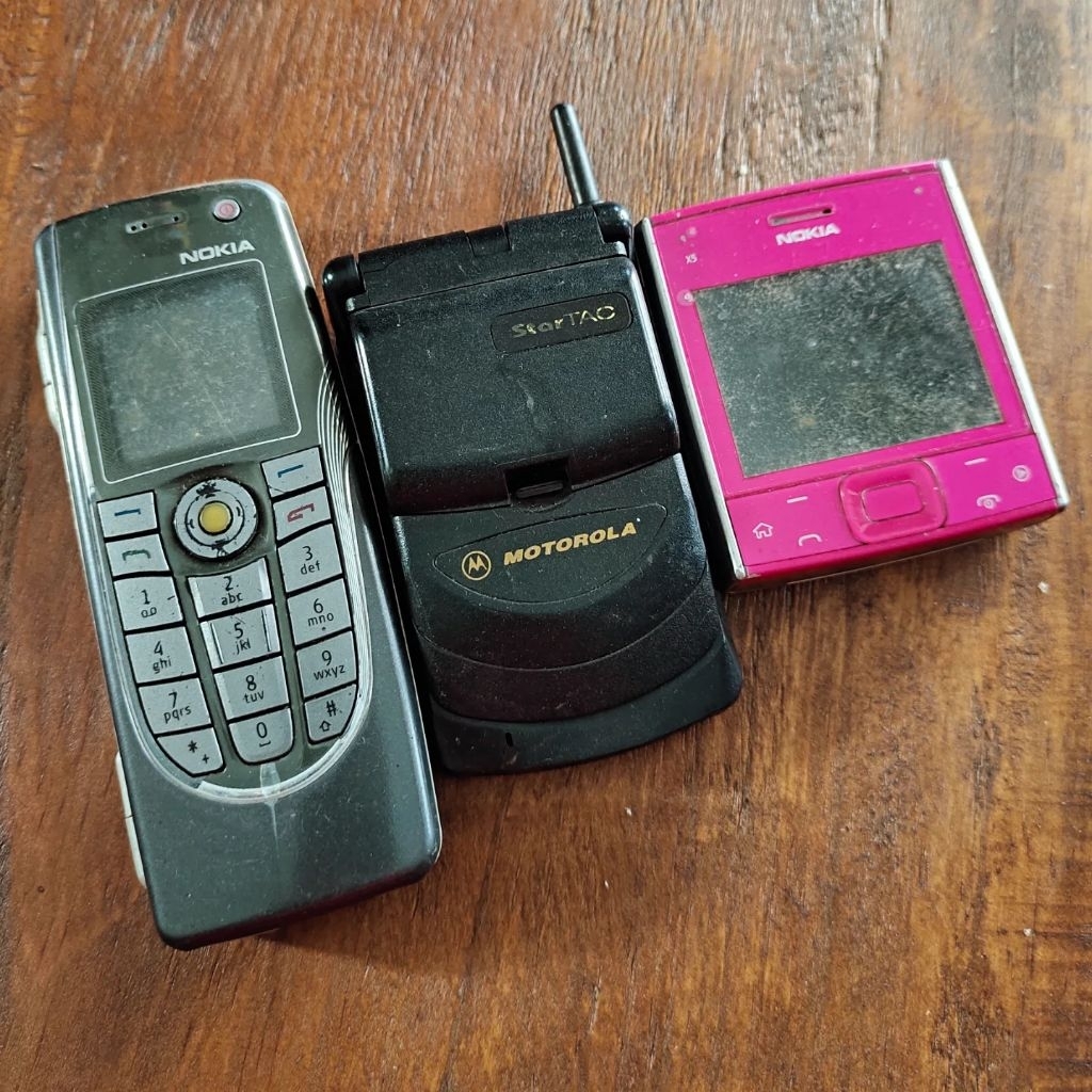 Bahan HP Jadul Nokia X5, 9300i Communicator & Motorola StarTac. Koleksi HP lawas
