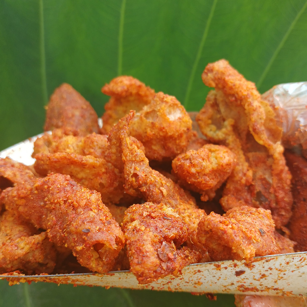 

Kulit Ayam Krispi Kemasan 250gr Pedas Daun Jeruk