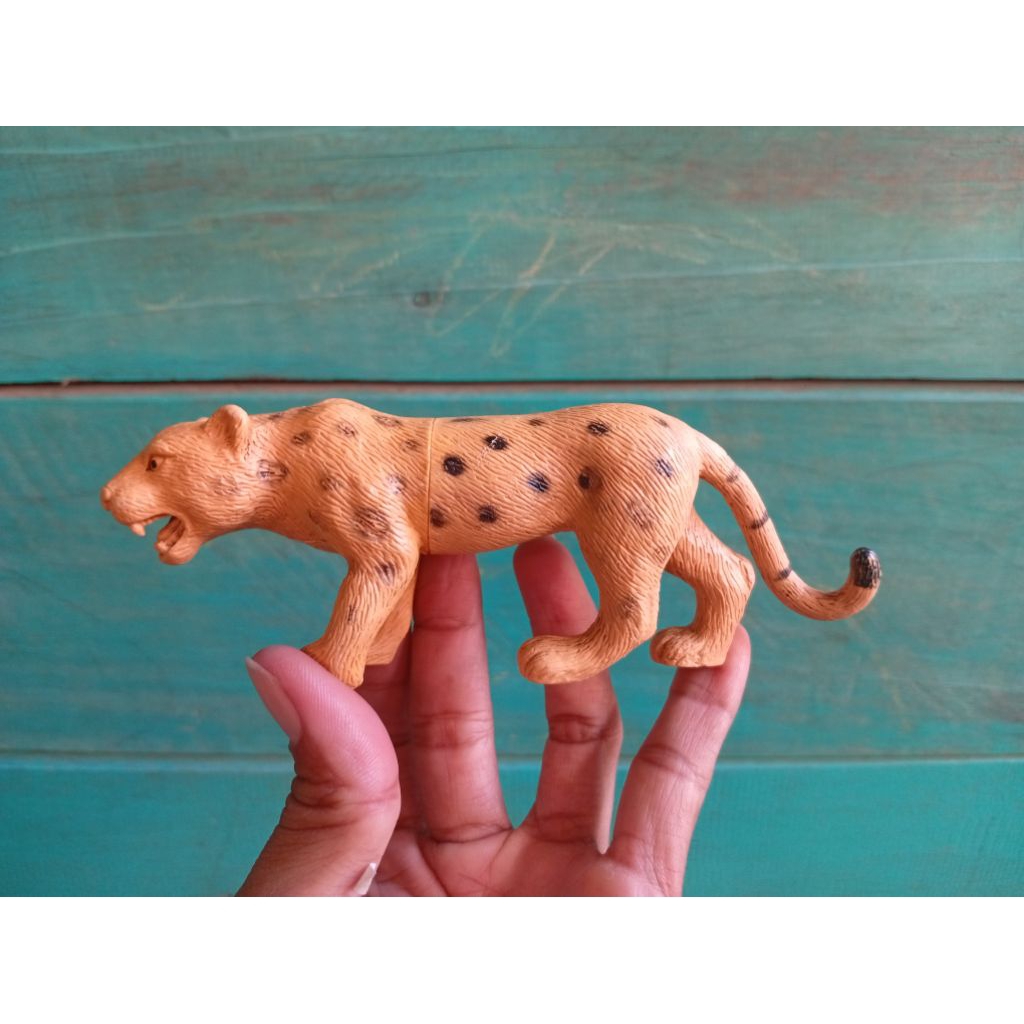 Mainan Hewan Karet Leopard second/bekas
