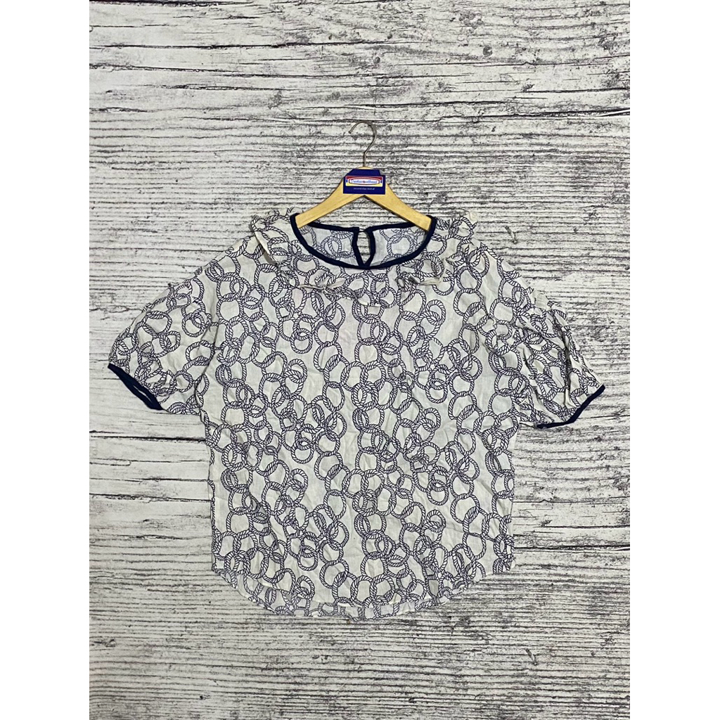 Blouse blus atasan wanita cewek perempuan casual fashion motif rantai vintage putih hitam second