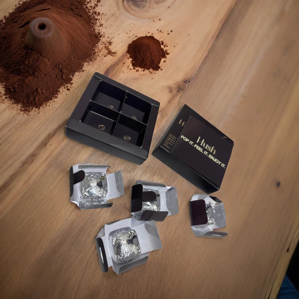 

Hush Chocolate 1 Box Dark Chocolate for Couple 32 Gram 1 Box Isi 4Pcs