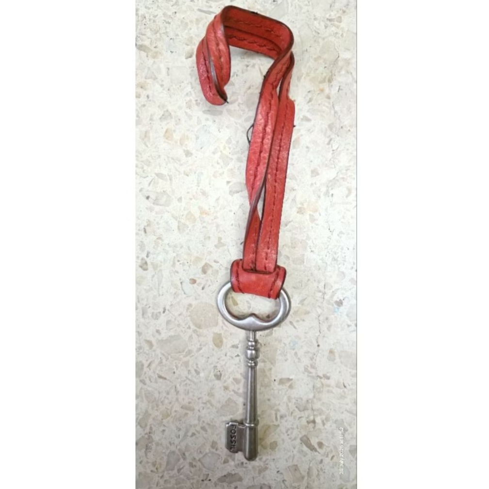 PRELOVED Kunci Tas Fossil Silver Ukuran 7cm Tali Warna Merah