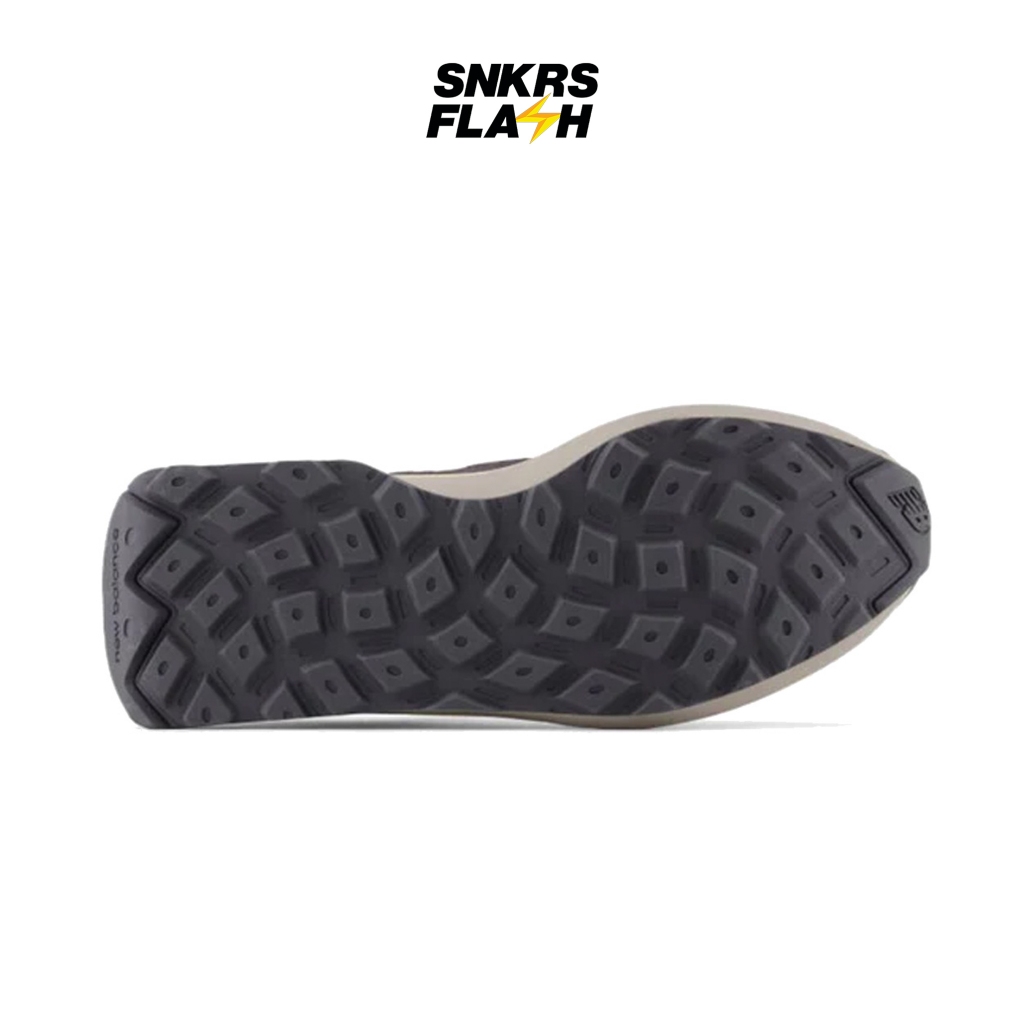 NEW BALANCE 370 Black White Sepatu Sneakers Unisex - U370AE - Size 38