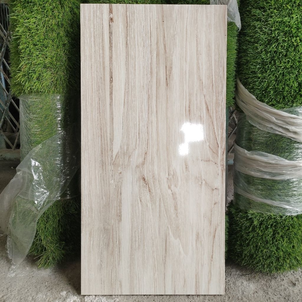 KERAMIK 30X60 GLOSSY CREAM MOTIF URAT KAYU