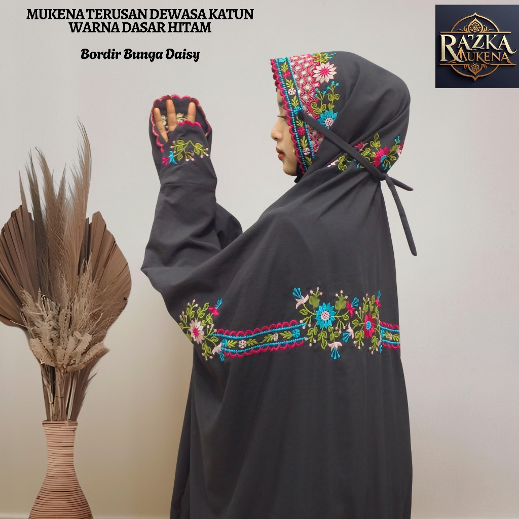 Mukena Terusan Dewasa Bahan Katun Polino Warna Hitam Bordir Bunga Daisy Cantik