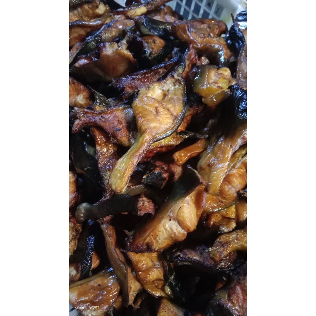 

ikan lele asap#ikan lele asap250 gram isi 8-10 biji #ikan asap lele khas pasuruan pesisir