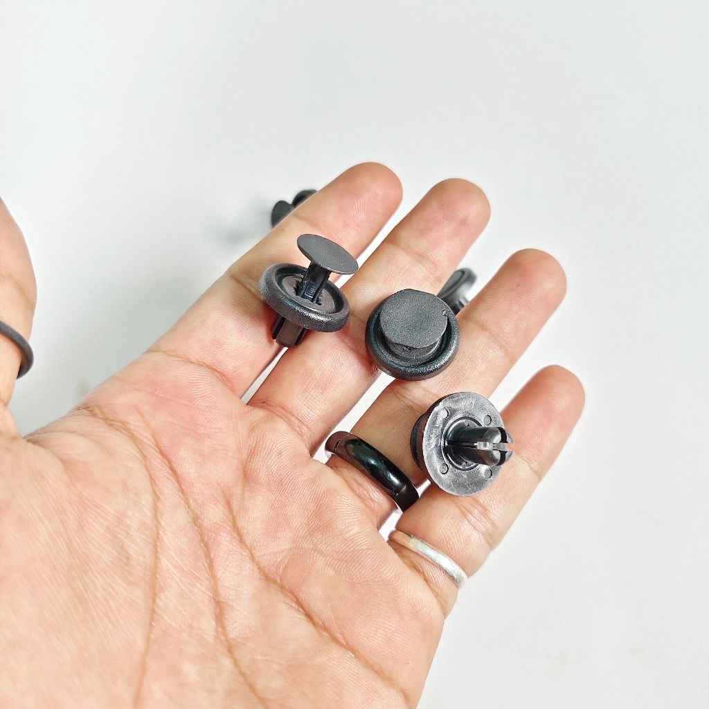 kancing klip mobil toyota original