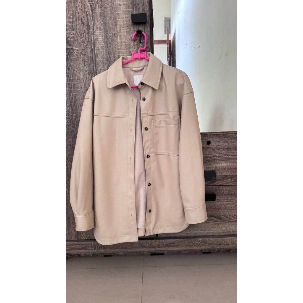 ATASAN OUTER  KULIT ATAU LEATHER CREAM BRAND H&M ORIGINAL