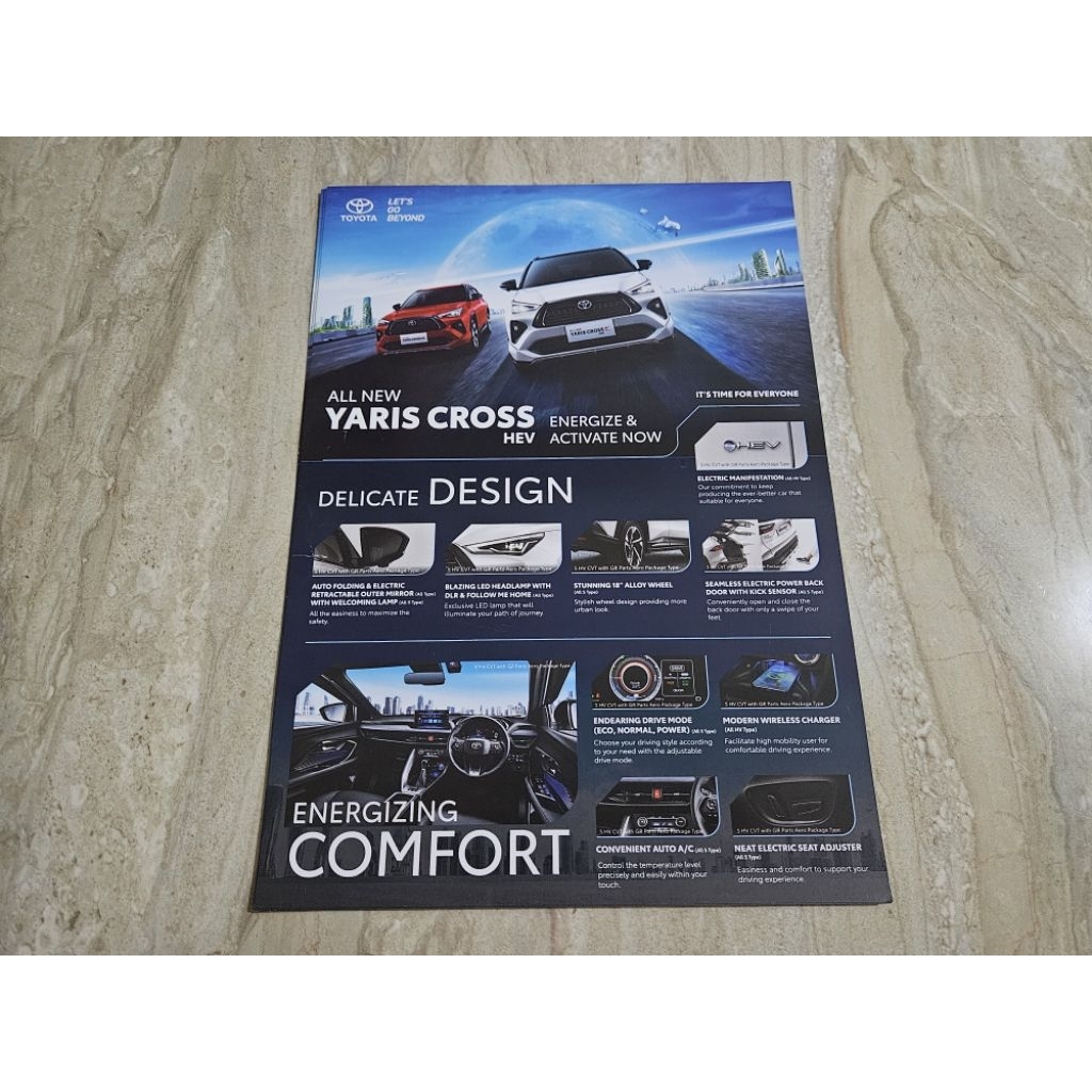 brosur katalog mobil toyota yaris cross 2023 flyer