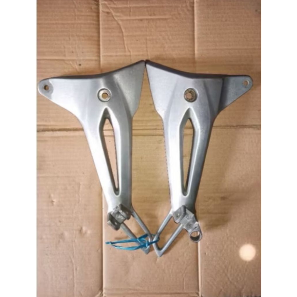 Step Foot step belakang Kanan Kiri Honda Supra Fit New/Original Copotan