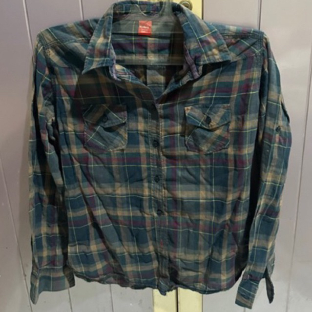 preloved kemeja kickers wanita