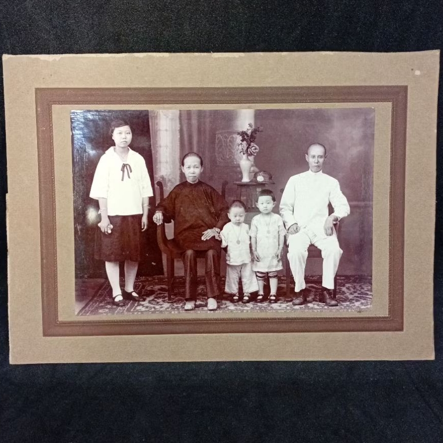 Foto Jadul Peranakan Keluarga Besar